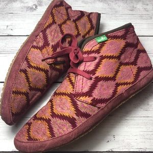 Sanuk high top tennis shoes 8